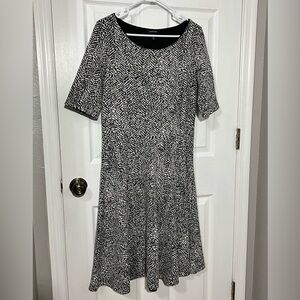 Ladies LANDS END knit black and white swing dress sz M